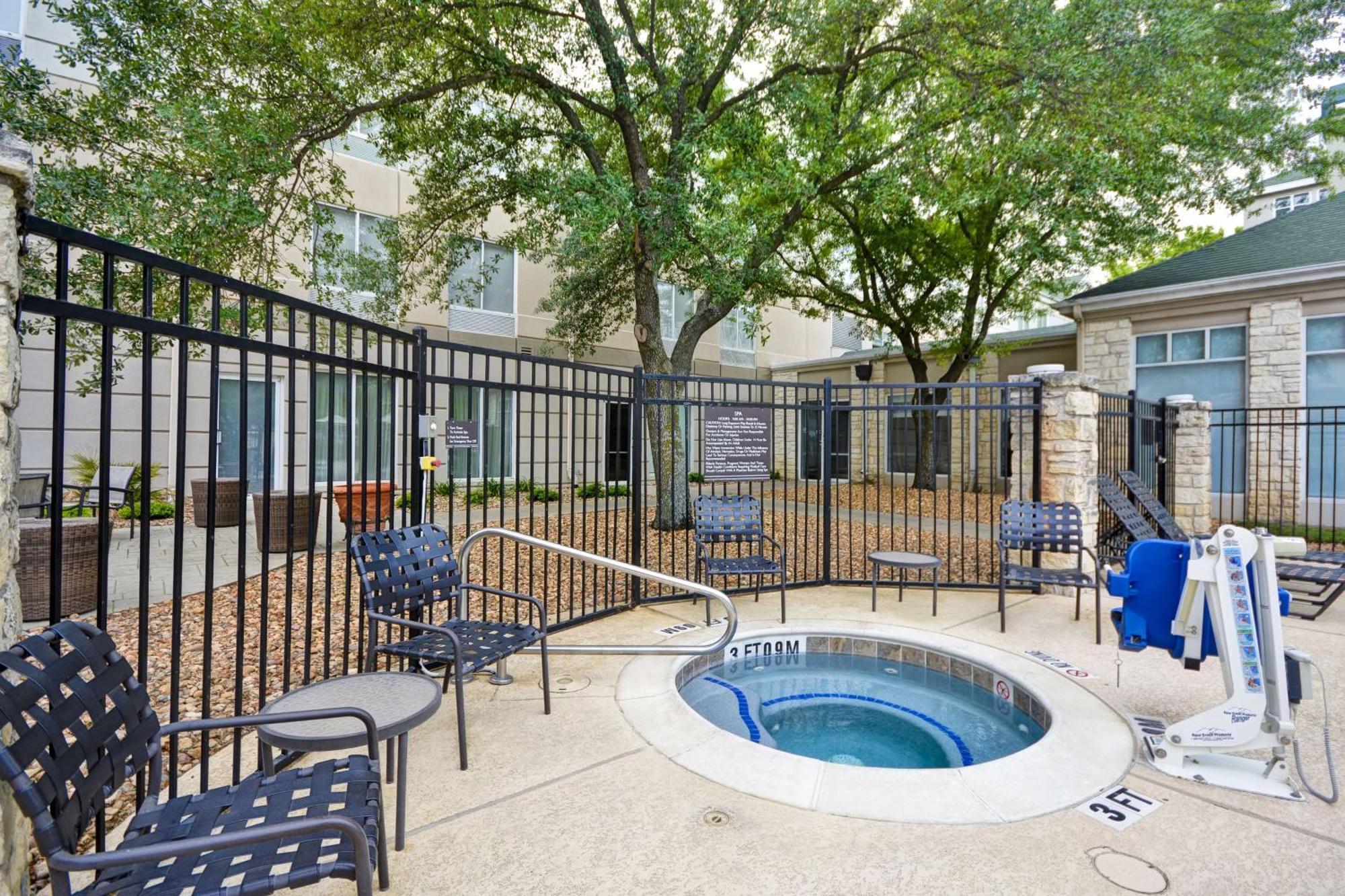 Hilton Garden Inn Austin Round Rock Exterior photo